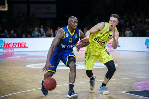 过默契配合 过默契配合